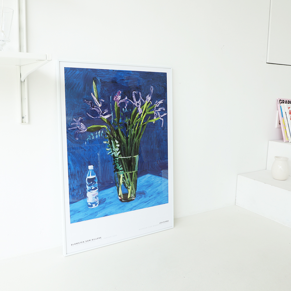 FRAME] IRIS WITH EVIAN BOTTLE | Artish